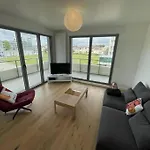 Presqu'ile, Neuf Avec Balcon, Salle De Gym Et Parking Apartmán
