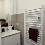 Presqu'ile, Neuf Avec Balcon, Salle De Gym Et Parking アパート カーン