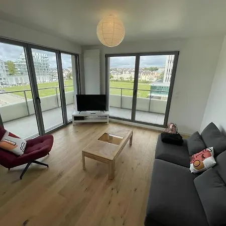 Presqu'ile, Neuf Avec Balcon, Salle De Gym Et Parking Apartman