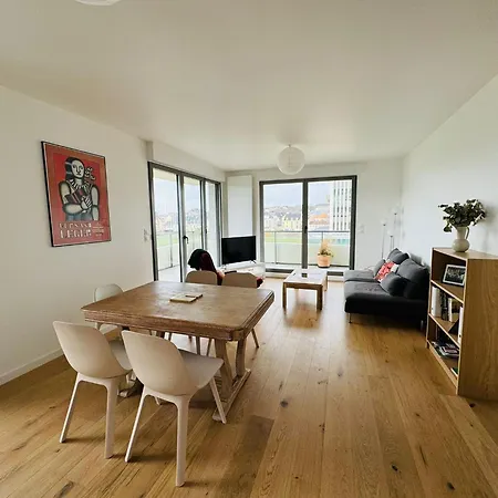Presqu'ile, Neuf Avec Balcon, Salle De Gym Et Parking 아파트