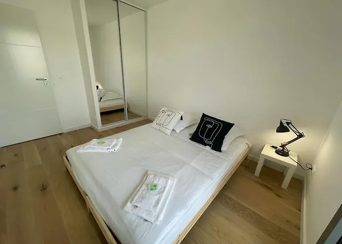 Presqu'ile, Neuf Avec Balcon, Salle De Gym Et Parking *