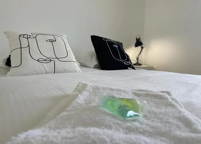 아파트 Presqu'ile, Neuf Avec Balcon, Salle De Gym Et Parking 캉