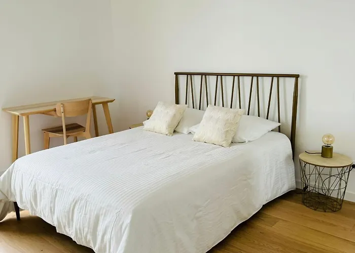 Presqu'ile, Neuf Avec Balcon, Salle De Gym Et Parking 아파트